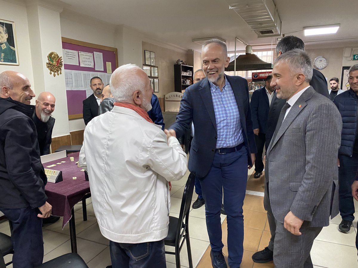 akiniilhan's tweet photo. Belediye Başkanımız @AhmettPoyraz, İl YK Üyemiz @hhuseyineksi ve Meclis Üyemiz @hamzacobann ile birlikte Aybastı Kayabaşı Derneğimizde hemşehrilerimiz ile bayramlaşıyoruz. 

Rabb'im birliğimizi, beraberliğimizi daim etsin.

@osmannnurika https://t.co/4NNZZGXp0T