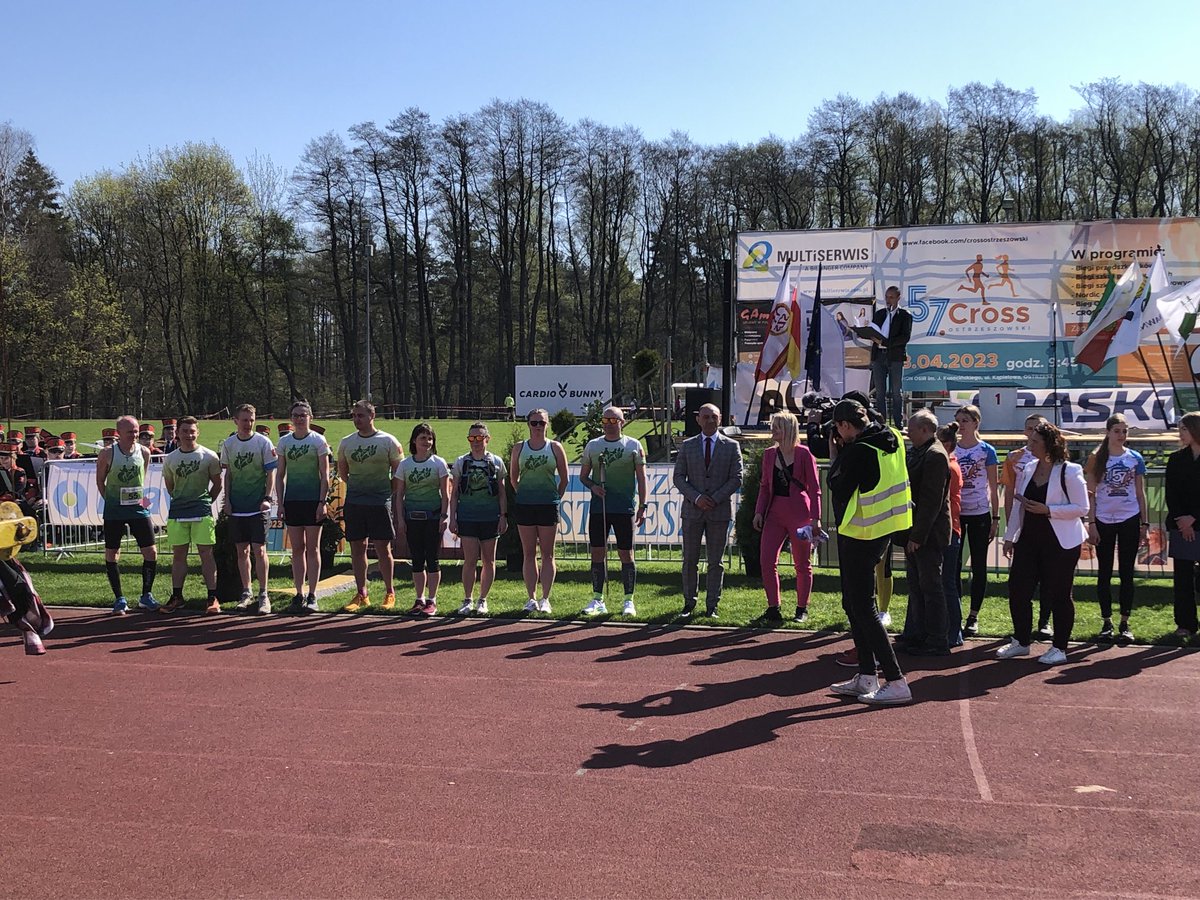 GrzybAndrzej's tweet photo. 57 Cross Ostrzeszowski - od 57 lat kręci się przełajowa karuzela jednej z największych imprez w biegach przełajowych w Polsce. Największe emocje towarzyszą biegom przedszkolaków,rośnie liczba uczestniczących w nordic walking gratulacje @nowePSL https://t.co/cHpRw6fhg9