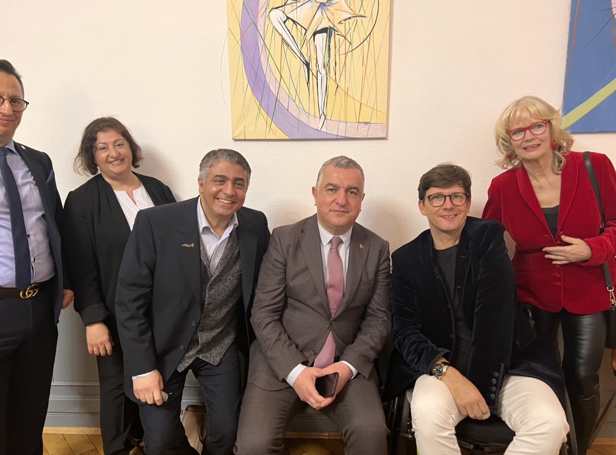 Gestern waren wir mit Frau Abou Alfa und Herr Abou Alfa beim Unternehmer in Berlin eingeladen und zahlreiche Unternehmer/innen, Konsulate, Botschafter und Präsident waren anwesend.
Wir hatten gute Gespräche durchgeführt und ausgetauscht.
<a href="/HueppeMdB/">Hubert Hüppe</a> <a href="/WilfriedOellers/">Wilfried Oellers</a> <a href="/CDU/">CDU Deutschlands</a>