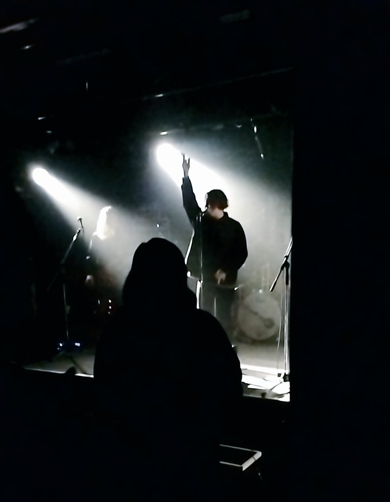 FETUS_CORPSE's tweet photo. MY LAST WORDS PRESENTS
PICTURE OF CHAOS VOL.7

Dorislimbさんのライブは、めちゃくちゃヘヴィで、ドラマチックな曲でとても引き込まれました！
缶バッジもゲットしました☺️
#ライブ

Dorislimb https://t.co/l5XzXRQlWl