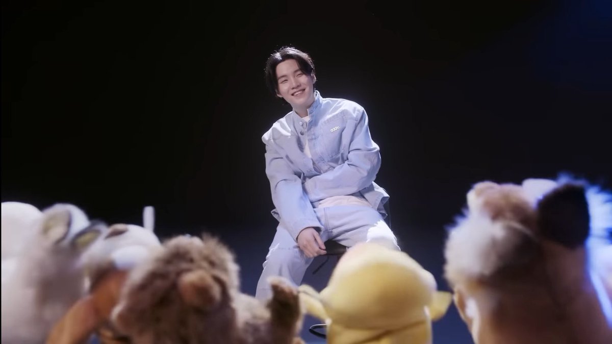 dandeliannes's tweet photo. the mental image of the staff working these puppets has me in tears FHDJDLFJFJF https://t.co/lAt5njOszc