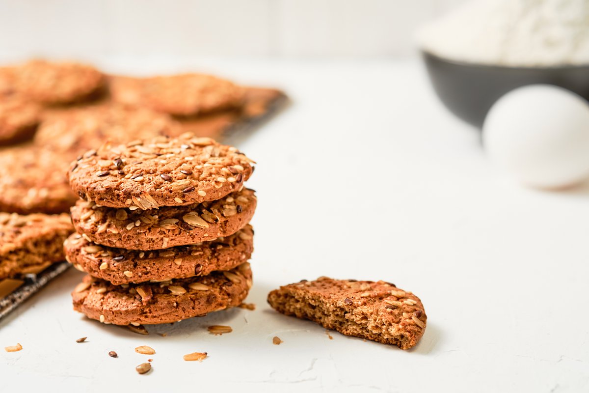 🍪It's National Oatmeal Cookie Day! What's your favourite treat to enjoy with a cuppa? Pair your snack with one of our mugs: thebrewshedcompany.etsy.com #OatmealCookieDay #SnackTime