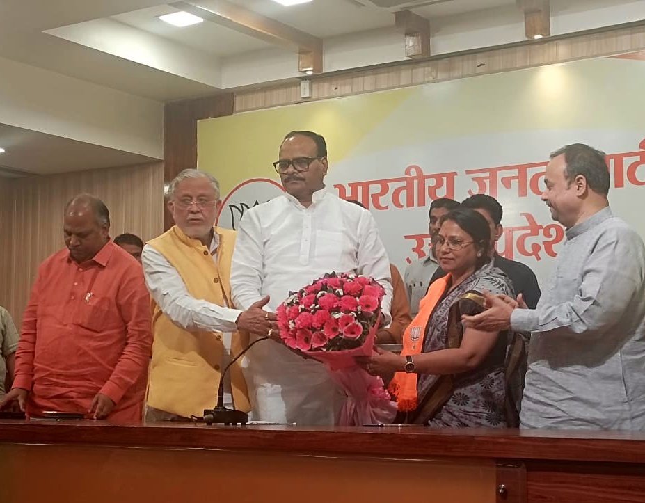 mithileshkMp's tweet photo. शाहजहाँपुर जिला पंचायत की पूर्व अध्यक्ष श्रीमती अर्चना वर्मा जी को भारतीय जनता पार्टी परिवार में शामिल होने पर बहुत बहुत हार्दिक बधाई एवं शुभकामनाएं।

श्रीमती अर्चना वर्मा जी के भाजपा परिवार की सदस्यता लेने से पार्टी को जनपद शाहजहांपुर में लाभ मिलेगा।
@BJP4UP @Bhupendraupbjp https://t.co/S3FcMhs4aC