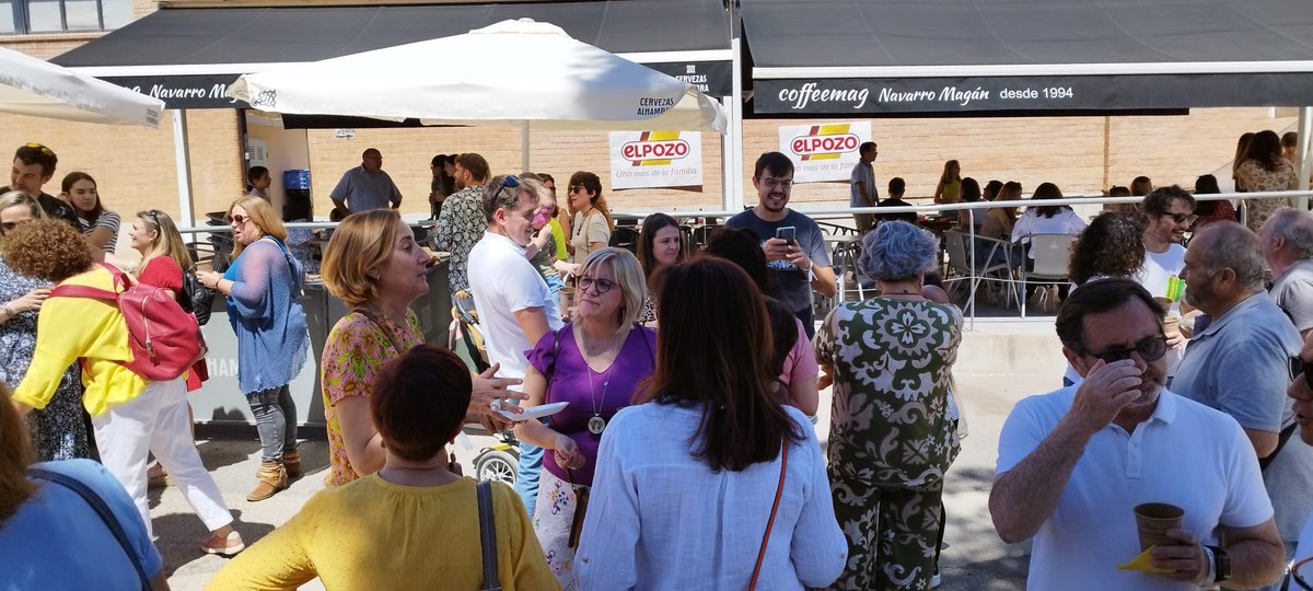 ¡Estamos disfrutando ya del 40 aniversario de la <a href="/fac_mur/">Facultad de Veterinaria de Mur</a> y la Fiesta de Primavera del Colegio de Veterinarios! 

🌺🎂🍻 Jornada de convivencia en este día espléndido, que solo acaba de comenzar.