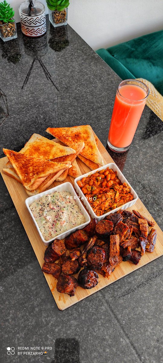 Perzarhos's tweet photo. Lunch served🤝happy sundae❤️ https://t.co/sGXLfHeQL6