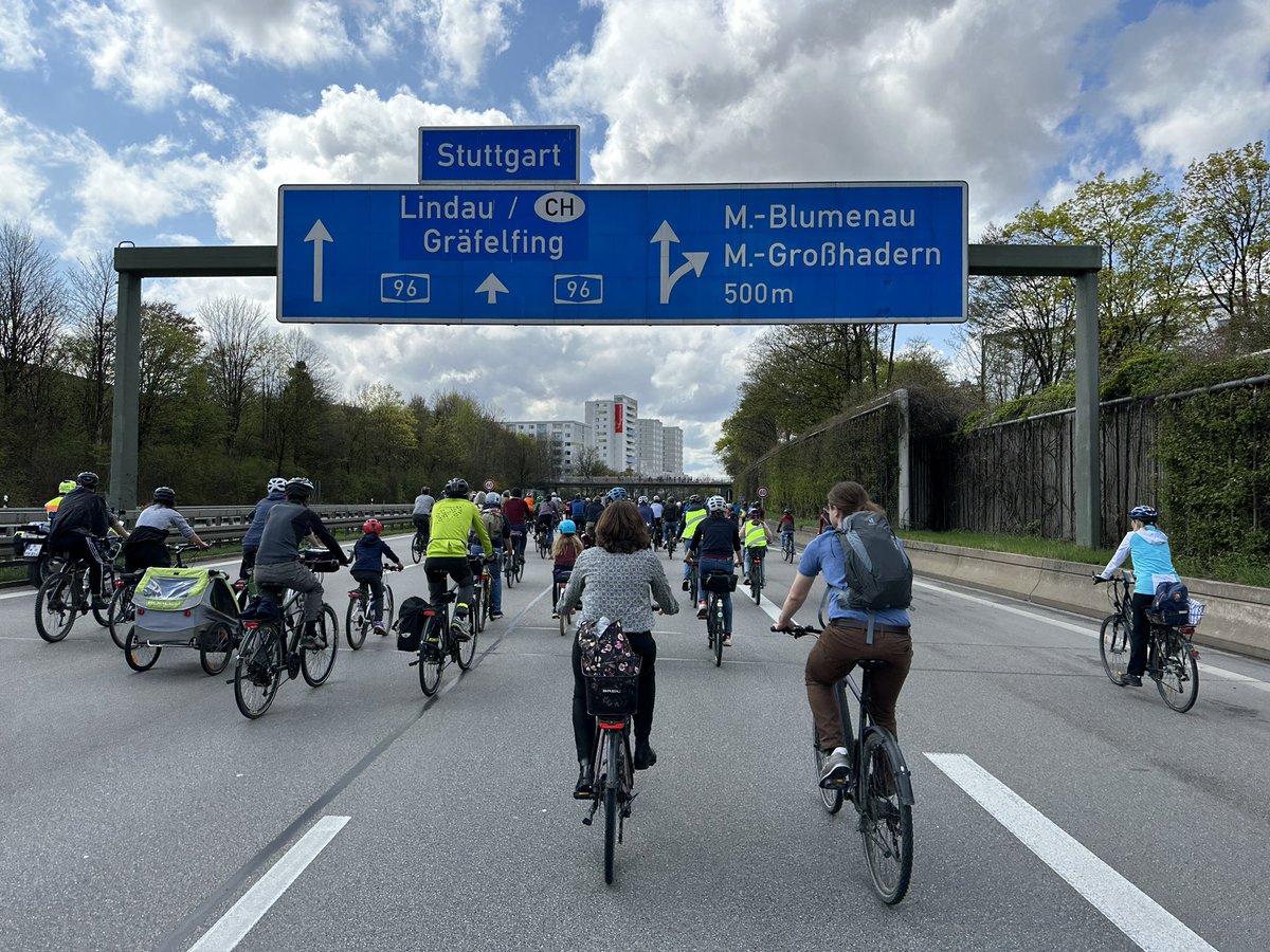#Radsternfahrt 
Heute Radbahn statt Autobahn.