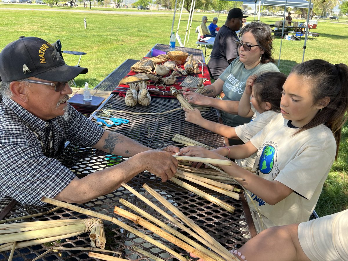 MariaRo68227488's tweet photo. Celebrated earth day by volunteering with #Nativestarfoundation at #successlake. I enjoy see the youth keeping our planet clean. They picked up trash alongside the parking lots and picnic areas. https://t.co/MkcWLgihzw