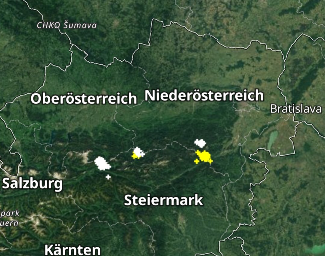 #blitz und #donner nun auch am #pyhrnpass und #schneeberg. 
Auch die nächsten Stunden gibt's insb. Im der Steiermark und angrenzend auch NÖ einige Schauer und Gewitter...