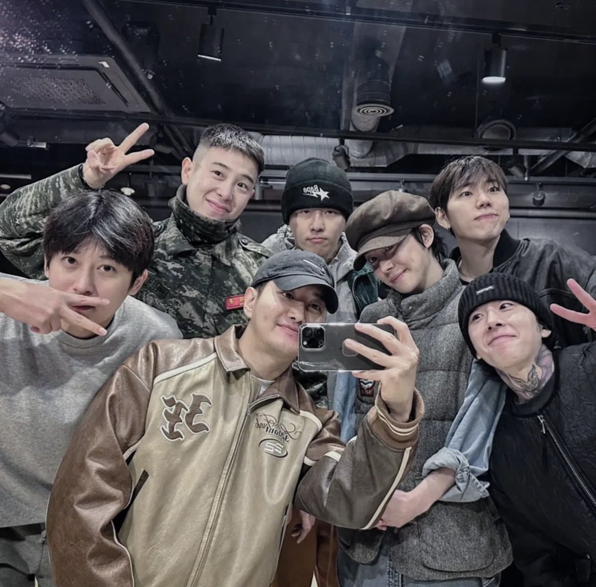 BlockBGlobal's tweet image. 230423 Block B

Block B, all 7 members, units &amp;amp; all other information related to the group have been removed from KQ Entertainment’s website, hinting at the rest of the members &amp;amp; group leaving the company 🐝

KQ Entertainment is yet to confirm.

#BLOCKB #블락비 @blockb_official