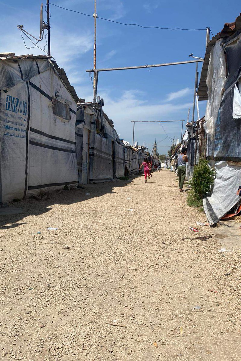 Operazione Colomba (@opcolombaapg23) on Twitter photo #LIBANO Mentre ascolti, guardi e pensi
Immagina una strada, come fosse una via senza nome, tutta dritta.
Ai lati, a destra e a sinistra, tutte tende.
La scritta UNHCR sulle pareti e dentro ognuna una famiglia diversa.
Leggi sul sito di #OperazioneColomba
operazionecolomba.it/libano-siria/3… #LIBANO Mentre ascolti, guardi e pensi
Immagina una strada, come fosse una via senza nome, tutta dritta.
Ai lati, a destra e a sinistra, tutte tende.
La scritta UNHCR sulle pareti e dentro ognuna una famiglia diversa.
Leggi sul sito di #OperazioneColomba
operazionecolomba.it/libano-siria/3…