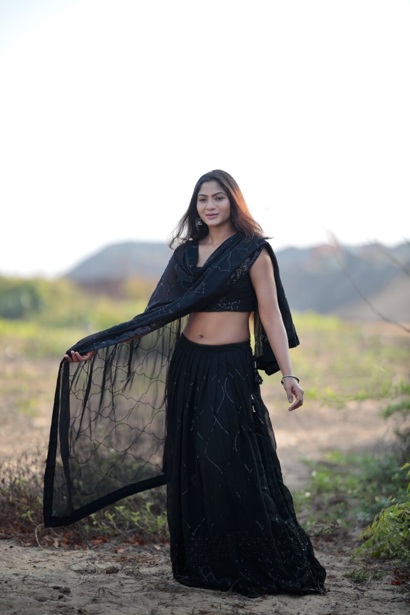 Actress @ShrutiReddyy looks stunning in black in her latest stills 🖤♥️

Wishing her happy birthday and more success in films 🌟💫 

@thanga18 @KskSelvaPRO 

#23rdApril #ShrutiReddy #HBDshrutiReddy #HappyBirthdayShrutiReddy
