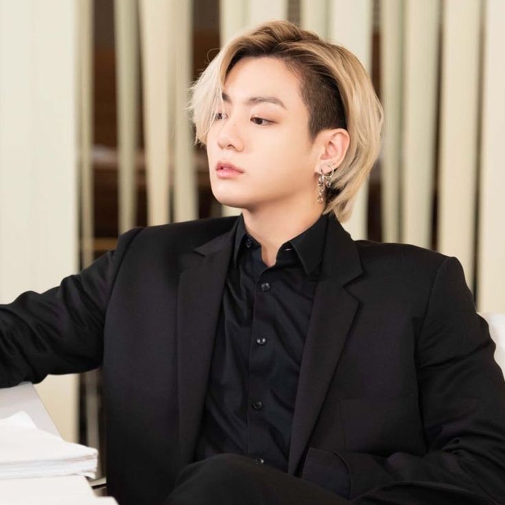fluffythvv's tweet photo. #kookvau #aukookv | bartender ¡ 

Donde Jk es el dueño de la franquicia de bares más famoso en Corea y un día va a visitar uno de los locales, donde queda perdidamente enamorado del bartender que atendía el lugar https://t.co/VBIbtZH5rI