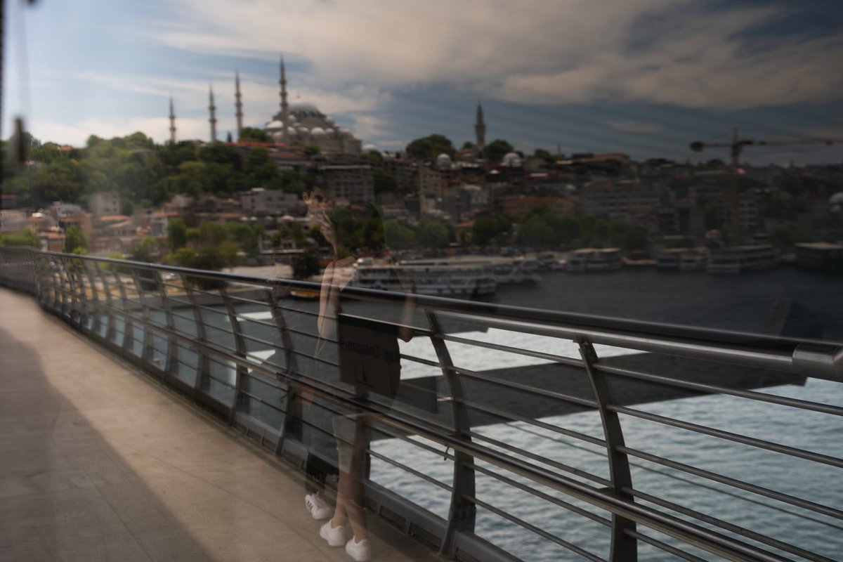 mrbbenmanolya's tweet photo. Geçip giden hayatlar…

📍Haliç Metro Köprüsü, İstanbul
📆 Haziran, 2022
📸 by @mrbbenmanolya 

#reflection #yansıma #streetphotography #photography #streetphotographer #streetwalker #travel #travelphotography #sunnyday https://t.co/p1gfN2JQEY