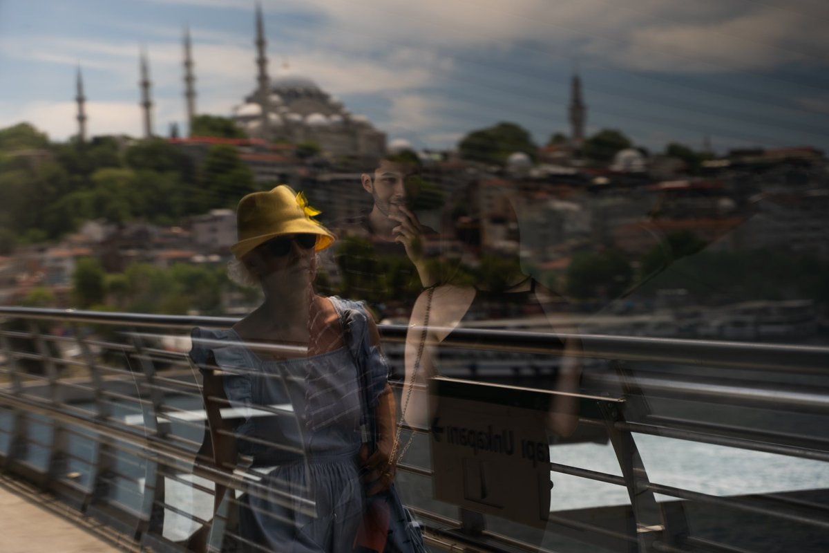 mrbbenmanolya's tweet photo. Geçip giden hayatlar…

📍Haliç Metro Köprüsü, İstanbul
📆 Haziran, 2022
📸 by @mrbbenmanolya 

#reflection #yansıma #streetphotography #photography #streetphotographer #streetwalker #travel #travelphotography #sunnyday https://t.co/p1gfN2JQEY