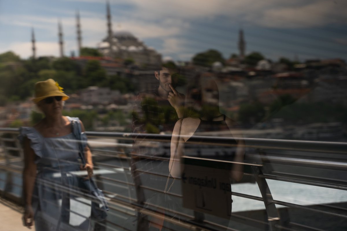mrbbenmanolya's tweet photo. Geçip giden hayatlar…

📍Haliç Metro Köprüsü, İstanbul
📆 Haziran, 2022
📸 by @mrbbenmanolya 

#reflection #yansıma #streetphotography #photography #streetphotographer #streetwalker #travel #travelphotography #sunnyday https://t.co/p1gfN2JQEY