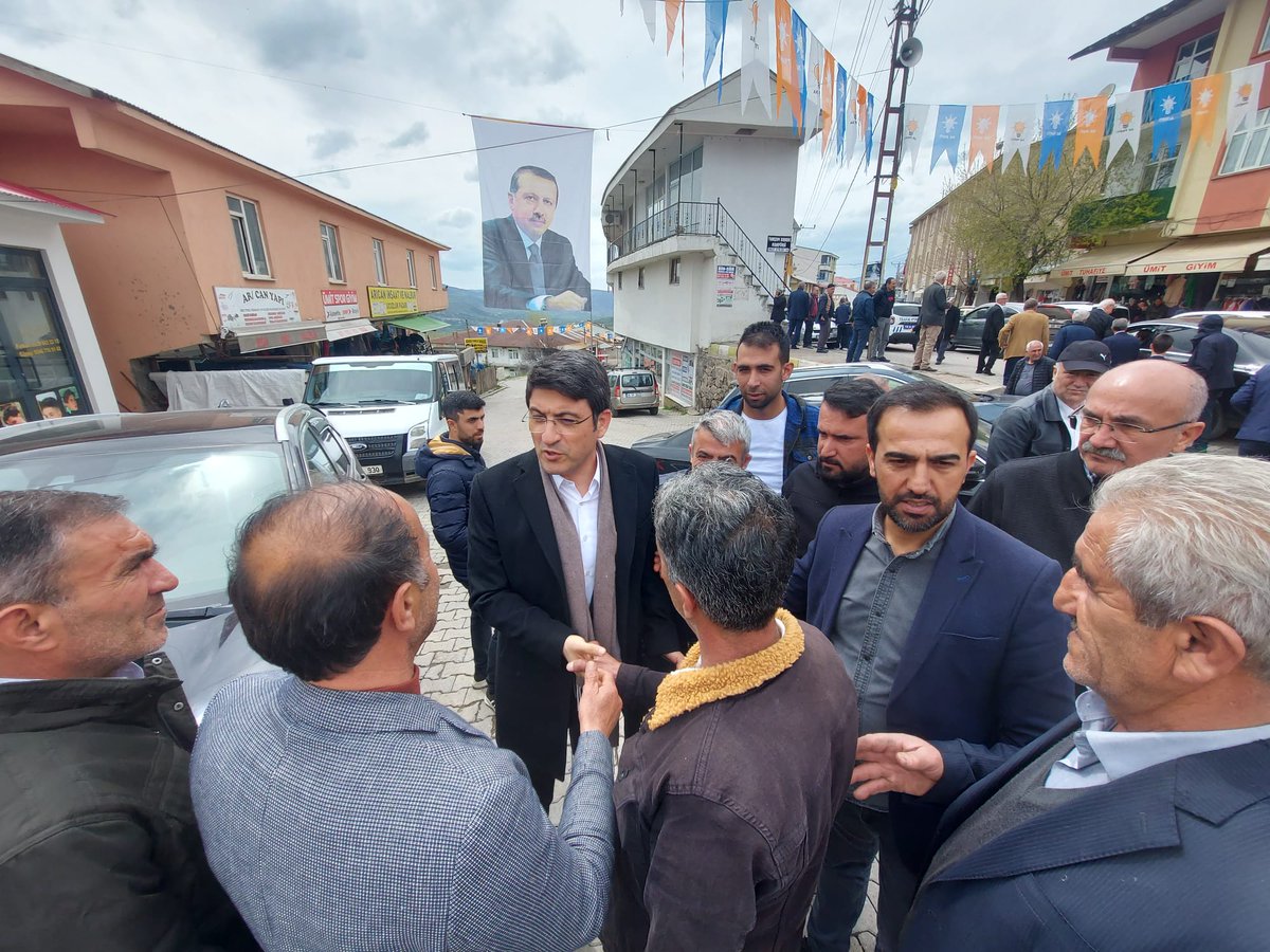 Korkutata_Zeki's tweet photo. 📍#Adaklı    #Bingöl                                                         Teşkilatımız, esnafımız ve vatandaşlarımızla yola devam ediyoruz.Birliğimiz daim olsun. #DogrusuAkParti 📸 https://t.co/MFXg8I3lyS