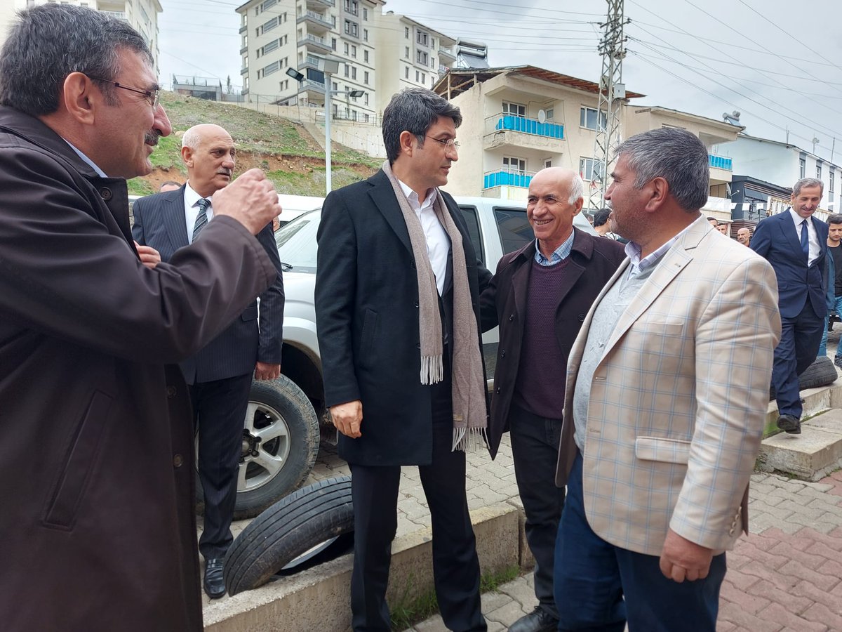 Korkutata_Zeki's tweet photo. 📍#Adaklı    #Bingöl                                                         Teşkilatımız, esnafımız ve vatandaşlarımızla yola devam ediyoruz.Birliğimiz daim olsun. #DogrusuAkParti 📸 https://t.co/MFXg8I3lyS