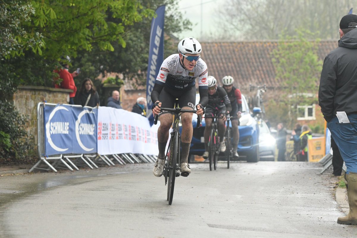 VeloUK's tweet photo. Break in Owston still clear … https://t.co/dJsFPOYYSK