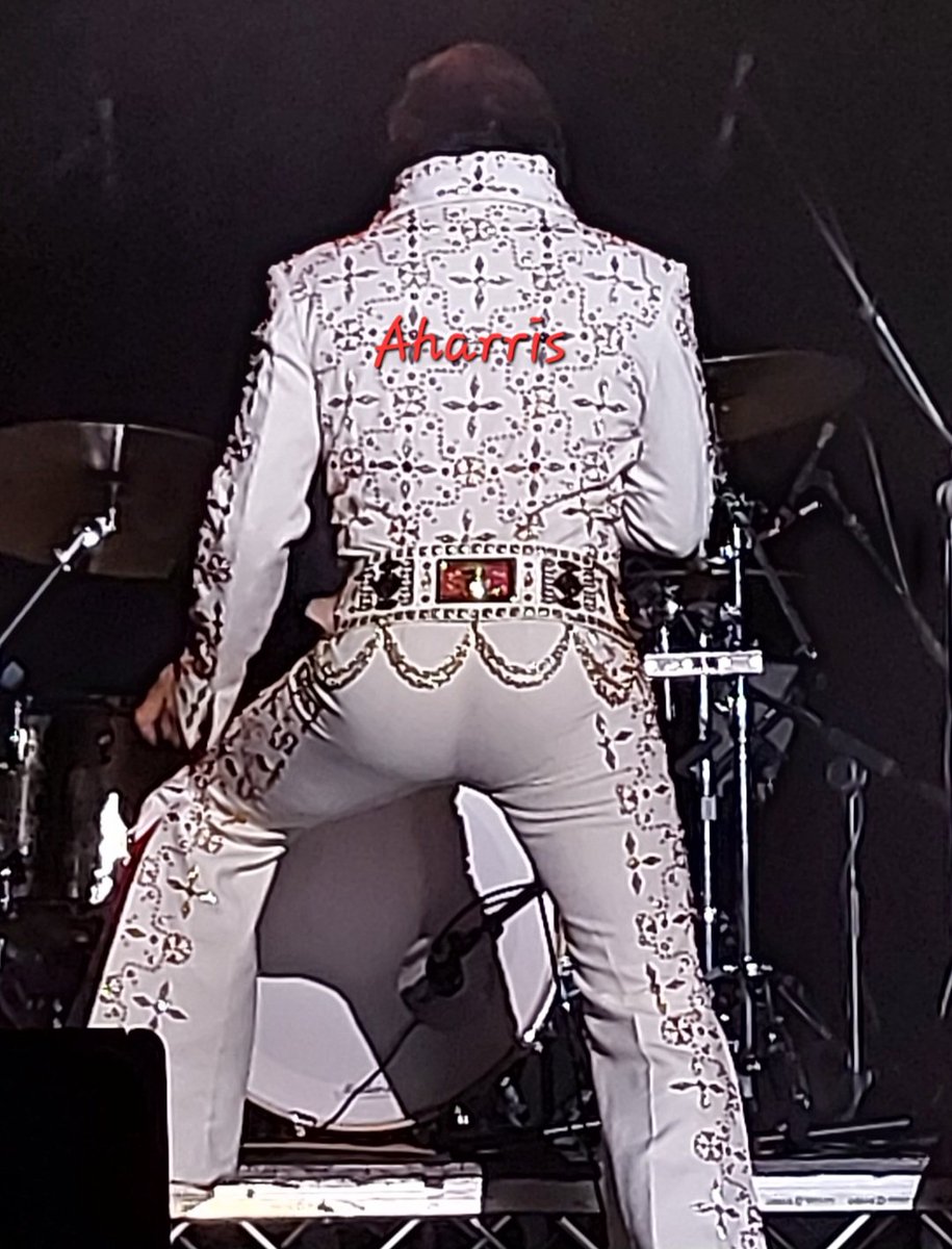 The very talented Ben Portsmouth <a href="/BeckTheatre/">Beck Theatre</a> Friday night! What a show 🤩