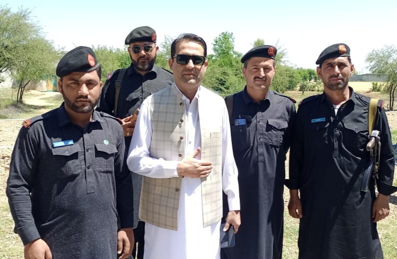 NoorUtmankhel's tweet photo. Eid 2nd day with Levy Jawans!!
Keep it up!! https://t.co/BWG3adlwOd