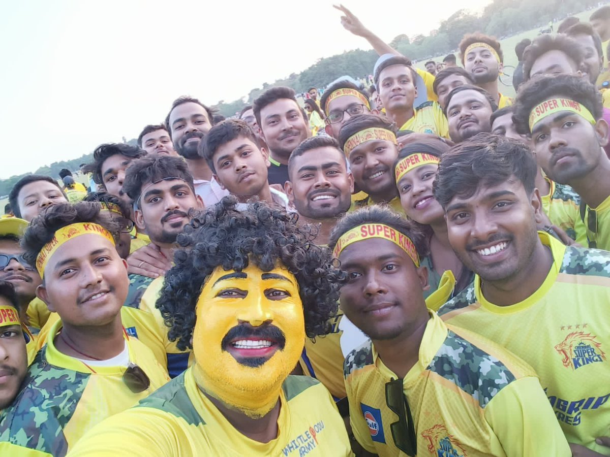 CricSuperFan's tweet photo. Everywhere we go ! 💛

A meet up with the West Bengal CSK fans 💛 @wbmsdian07 

#whistlepodu #CSK #Yellove #MSDhoni #CSKvKKR https://t.co/LwluZpUtRk