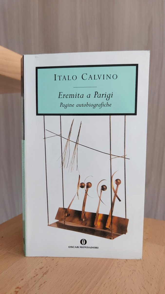 Anche solo poche righe di Italo Calvino ti danno il senso della scrittura, quella bella. 
Eremita a Parigi - Pagine autobiografiche (Oscar Mondadori, 2009, nel meraviglioso formato tascabile 18.5x11 cm).