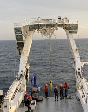 SWOT_AdAC's tweet photo. 📌 #BioSWOT_Med Deployment of the @cnrs 's seaglider from R/V L'Atalante. 
Follow the 
https://t.co/lEJOkz55Go https://t.co/1eYtcQPvR2