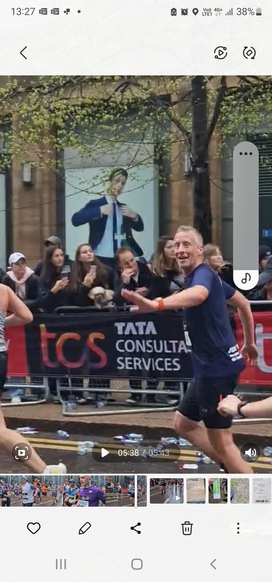 This is Alex Chipperfield running for the Joint Action research appeal of <a href="/BritOrthopaedic/">BOA</a> to support vital research into T&amp;O. Donate today: boa.ac.uk/joint-action  #LondonMarathon #WeRunTogether <a href="/Orthopaedic/">Alex Chipperfield</a>