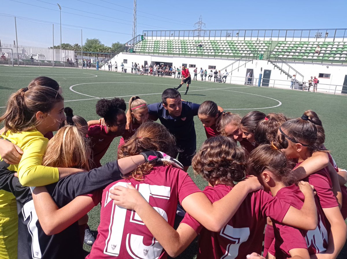 CANTERA | Gran triunfo para las más pequeñas en la 3ª Andaluza Alevín masculina:

CD Oduciarosal 3-12 #SevillaFCFem Alevín ⚪️🔴

⚽️ Martina (3), Daniela (3), Paula, Gabri, Marina, Carla, Aitana y Marta. 💪🏻

#CanteraSevillaFC