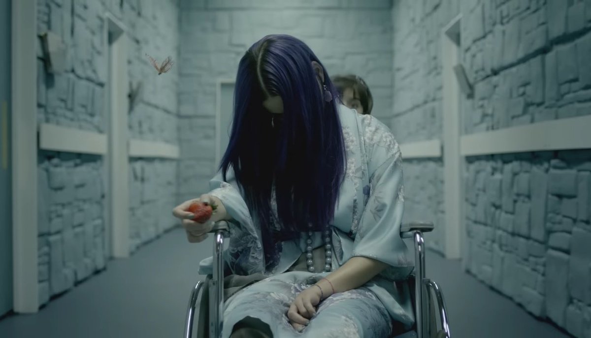 QGdoPOP's tweet photo. 🚨 O videoclipe do smash hit “Wide Awake”, de Katy Perry, atingiu 1 BILHÃO de visualizações no YouTube.

— Esse é o 7º videoclipe da cantora e o 3º da era “Teenage Dream” a atingir o feito. https://t.co/h7Zibj2bcf