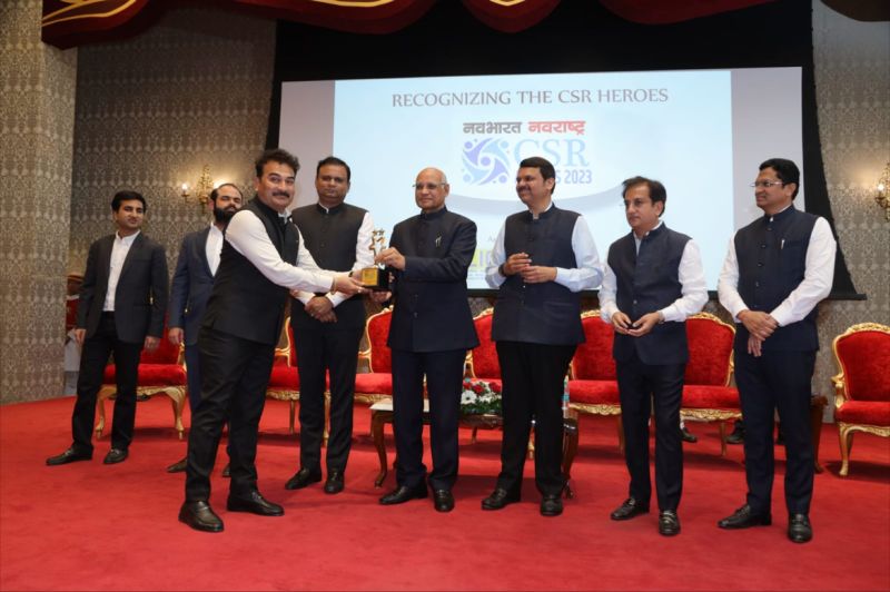 Congratulations to Mr. Kartik Shende, Director of Vithoba Healthcare And Research Pvt. Ltd., for being honored as a #CSR_Hero by Navbharat on their 90th anniversary! 🎉
