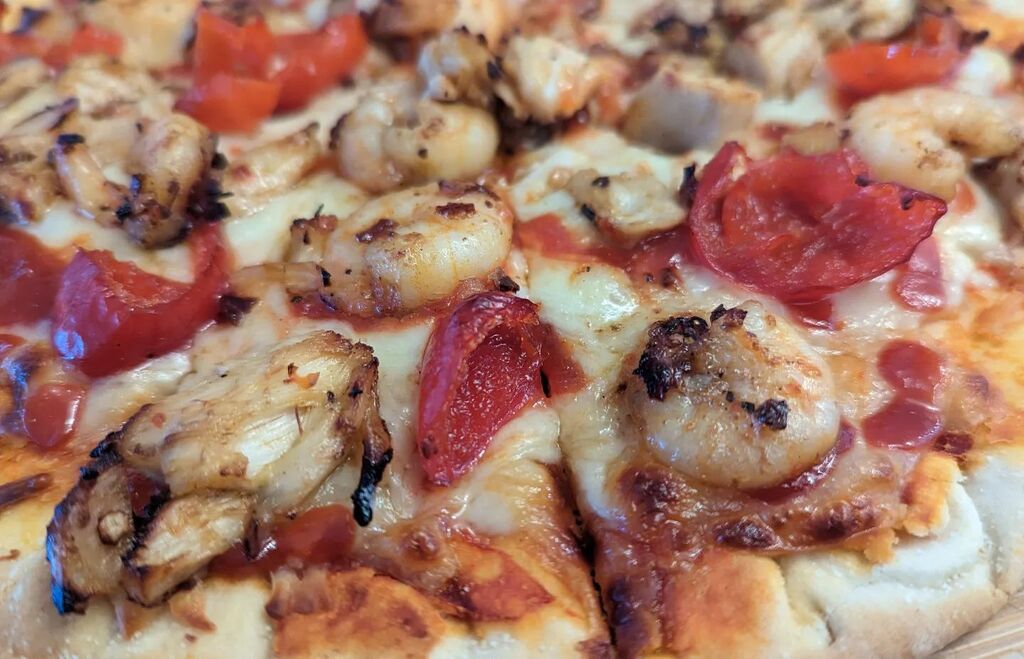 paulsimonwest's tweet photo. Paella pizza. It was delicious 😋🤤 https://t.co/GAGN0AZU0X https://t.co/HCji3CpbVF