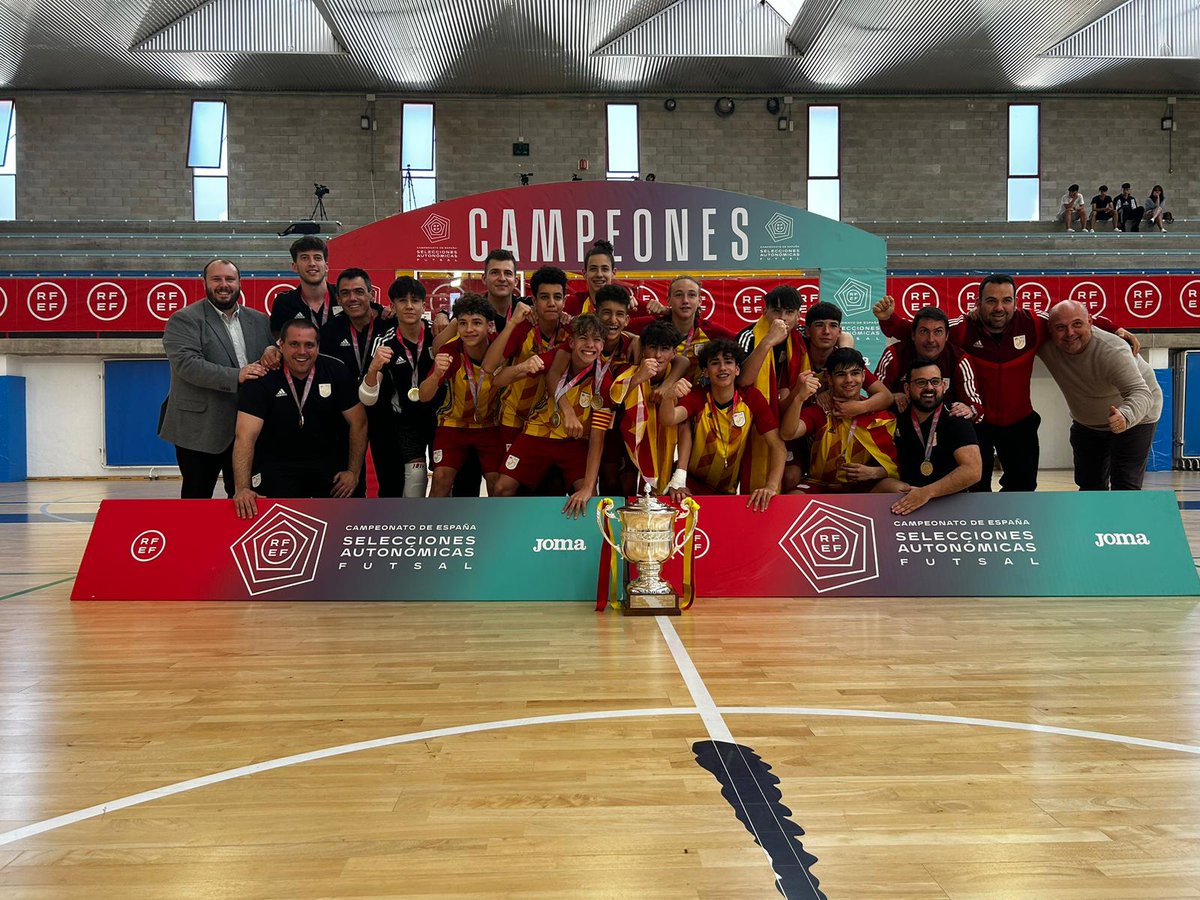 ffrm_es's tweet photo. 👏 ¡DOS GRANDES SELECCIONES! 👏
@FCF_CAT 🥇 | @FutsalRFGF 🥈
#InfantilMascFS / @rfef https://t.co/gVOx7tRw85