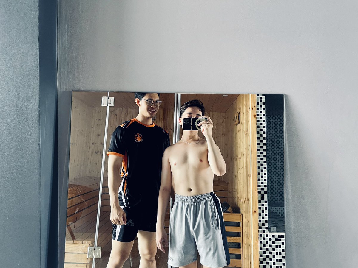 Henrychiwa's tweet photo. Gym chủ nhật với PT 6 múi đẹp trai https://t.co/DUBg51M3q6