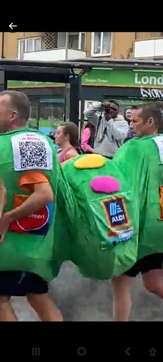 wilkintwit's tweet photo. @AldiUK #capturecuthbert #londonmarathon2023 https://t.co/cIQweiN9LN