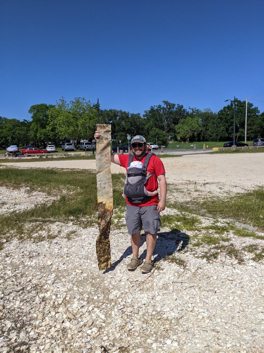 Wormy_Sturgeon's tweet photo. Thank you @soseusm grad student association and https://t.co/LZmwKHz3vC for hosting a great beach cleanup yesterday for #EarthDay2023 https://t.co/gqFYzSIOY8