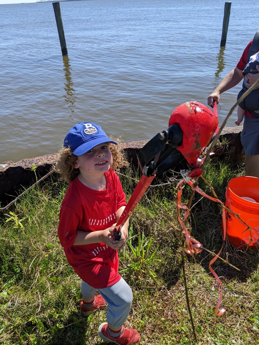 Wormy_Sturgeon's tweet photo. Thank you @soseusm grad student association and https://t.co/LZmwKHz3vC for hosting a great beach cleanup yesterday for #EarthDay2023 https://t.co/gqFYzSIOY8
