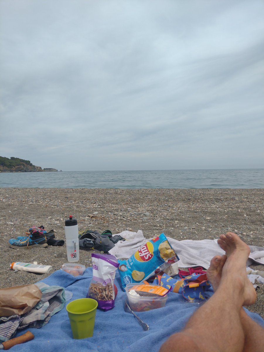 Running from the village over the coastal range to the beach. Recovery picnic in full swing.  #onthetrail #trailrunning #eatandeatandthenrepeat