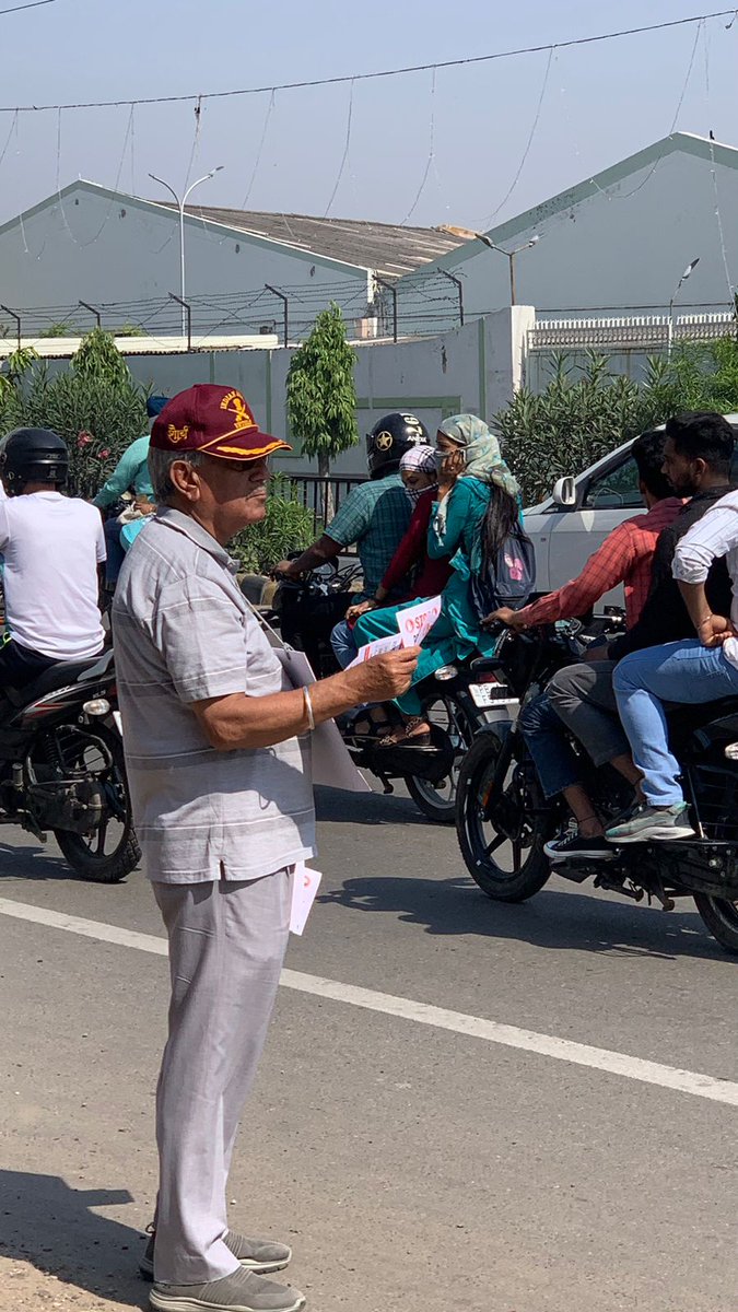 Lakhanpal1Cm's tweet photo. BDAF started #BuddhaDaryaPadyatra2 in the form of Protest and Awareness Drive at GLADA Ground. Activist Volunteers started Phase. Copy of the letter/memorandum handed over to the PA of S. Hardeep Singh Munddian, MLA Sahnewal, in his absence. #StopPollutingBuddhaDarya #SaveSatluj https://t.co/AGu8DpyWYD