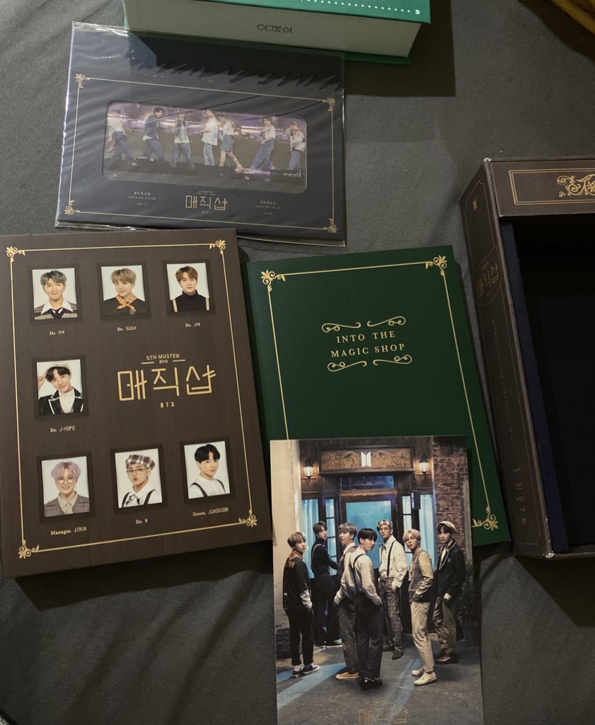 ekimcollect's tweet photo. bts satış 

5th muster dvd 
içerik tam, jimin pcli 
pcyi ayrı da satabilirim alıcı bulunursa 
gümrükte açılmış, kutusunda hasarlar var, detaylı video atarım (kesin alıcıya)
ödeme iban 
2000₺ https://t.co/WaP9ApSV6R