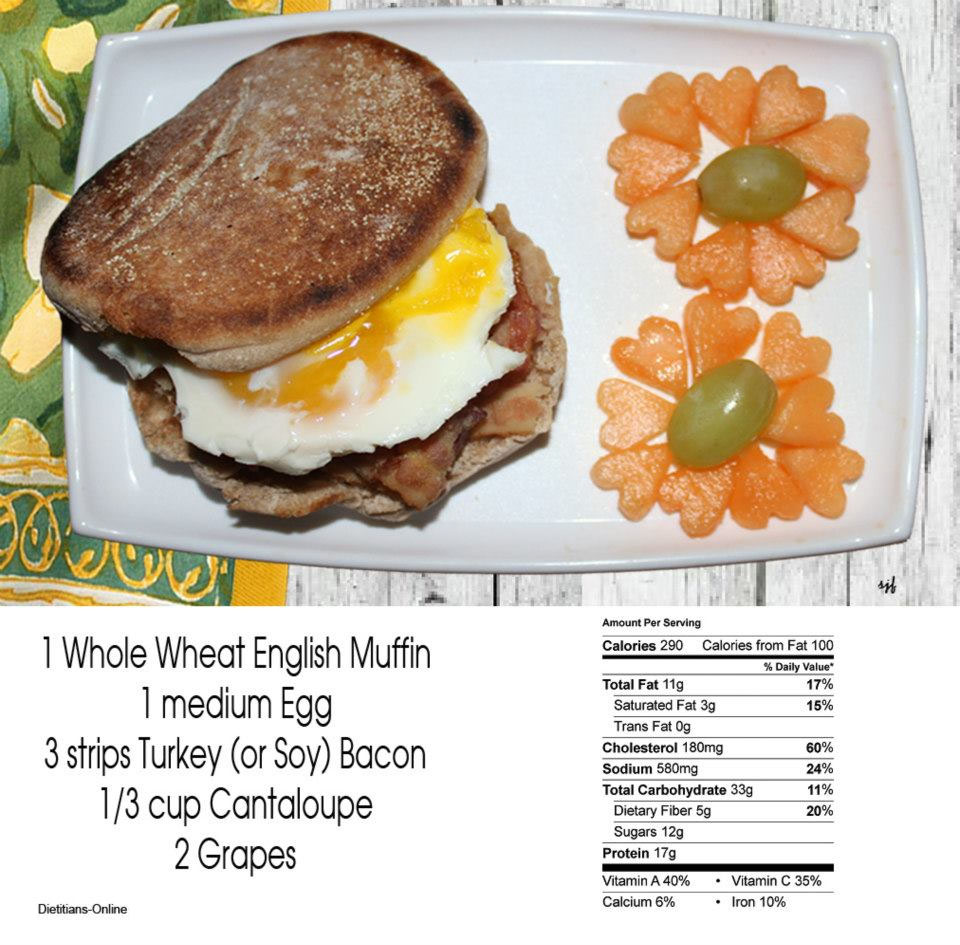 DietitianOnline's tweet photo. #RecipeFind: Whole Wheat English Muffin, Egg, Turkey (or Soy) Bacon, Cantaloupe, & Grapes. #NationalEnglishMuffinDay #Breakfast https://t.co/XWHmGKk37m