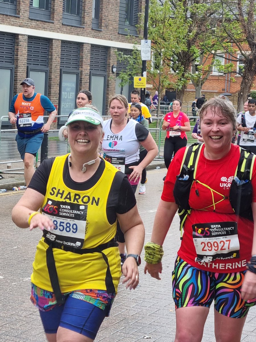 Luke_Street's tweet photo. Through mile 9 with @GirlHucknall Both looking fab. @racecheck #visorclub #neverracealone https://t.co/WoIHc9lTVU
