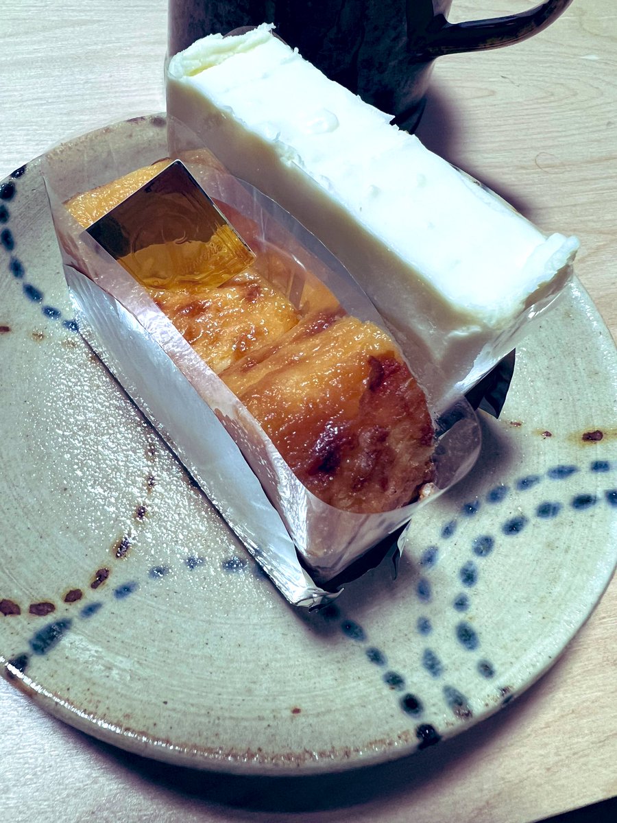 FMizunuma's tweet photo. 益子の、チーズケーキ
「チーズチーズチーズ」
こんなところにチーズケーキ専門店が!ベイクド、3種のチーズ、チョコチーズを購入。チョコが一番美味しかった!私には甘すぎたので、もうちょい控えめが好み
#cheese3 #益子 #チーズケーキ https://t.co/yQqm4Uhaog