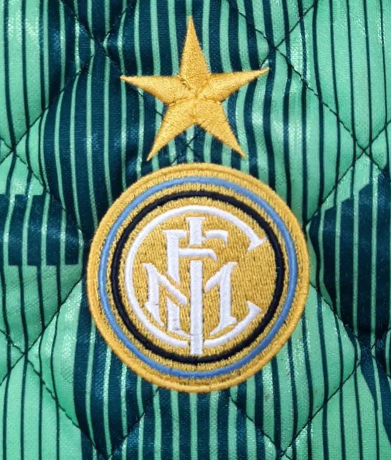 laganheart's tweet photo. Se guardi in alto c'è ancora la LuLa (cit.) #amala #vivila #EmpoliInter #SerieA #InterFans #VitaSpericolata #Lukaku #Lautaro https://t.co/6aBiDgcm7z