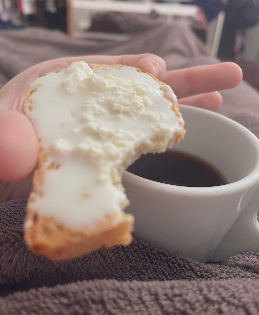 _Miic_'s tweet photo. Café e Torrada com requeijão de búfala e queijo quark 🥰 https://t.co/dSznhkYMo3
