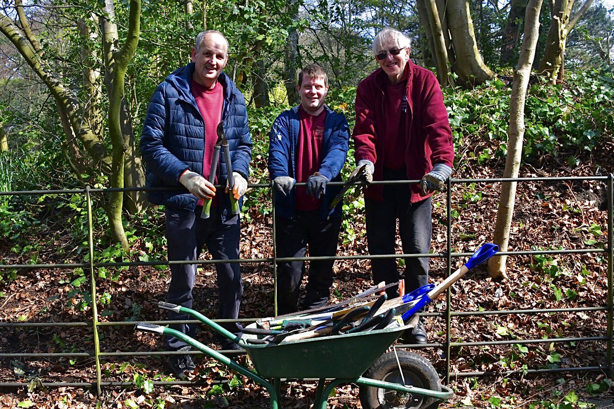 edbarnesjourno's tweet photo. Went to speak to the lovely volunteers the Friends of @BirkenheadPark1 about the work they’re doing to prepare it for “world stage” status after it was announced as one of the sites shortlisted https://t.co/5fdGIgrjHl https://t.co/UPLXEl9K11
