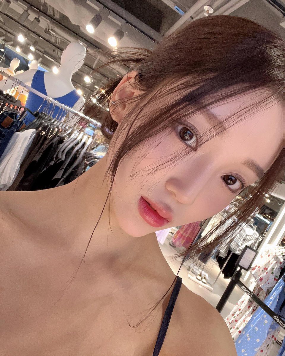 yeonpubom's tweet photo. 장미 인스타 업뎃
태국 장미 미친핫걸이셔..🫣 https://t.co/o1MG94Ra0E