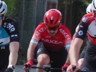 ClubTeamArkea's tweet photo. @RouleauSeb participait au  «prix de la pallue» à Gensac-la-Pallue en Charente (course FFC). Support du championnat départemental, la victoire se joue au sprint Très actif pdt la course, Seb n'est pas récompensé de ses efforts et termine dans le peloton
Bravo Seb💪 @WeAreArkea https://t.co/IQmk3dgtB3