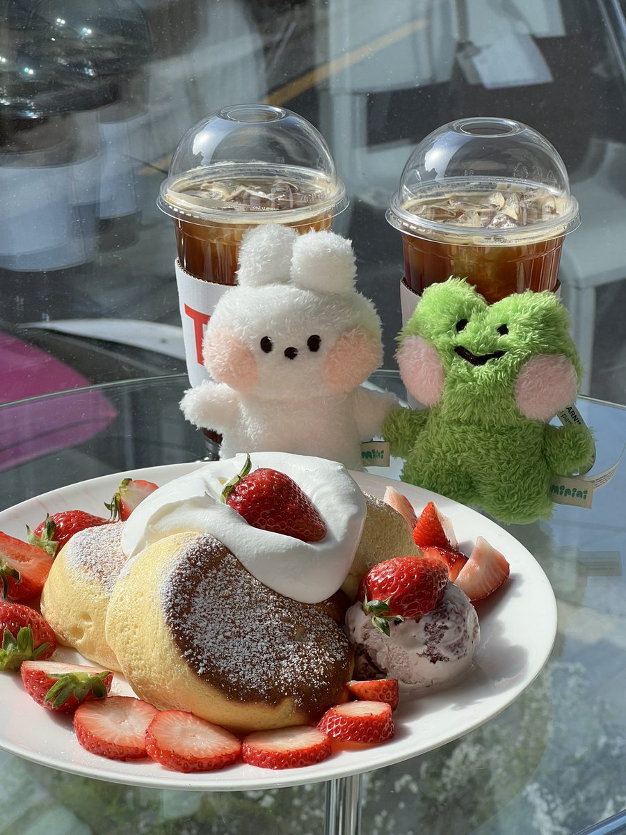 hydragyrum_'s tweet photo. 📍홍대 띵크프룻

숩끼랑 왕구리랑~🐰🐸🍽️
딸기 수플레 팬케이크가 너무 맛있었다,,

#수빈아_먹어봐_마수리수리
#맛집_예약_왕료 https://t.co/M7vY5jt6T0
