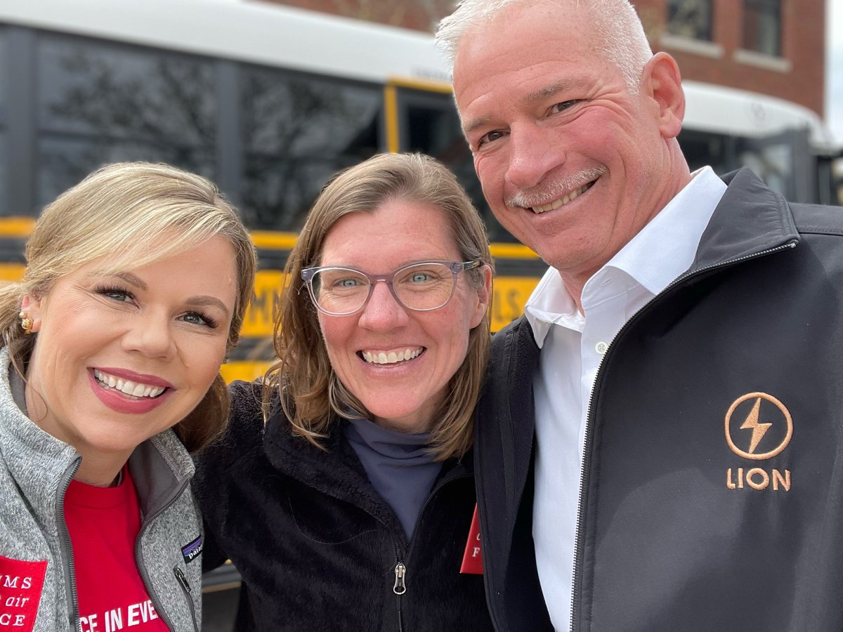 CleanAirMoms_MI's tweet image. Let&apos;s #FinishTheJob on climate, for us, our kids &amp;amp; for our planet!  #Solutions4Pollution #ElectricSchoolBuses #EarthDay2023 #RoyalOak #Michigan